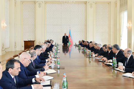 Köhnə hökumət üzvləri müvəqqəti vəzifədə qaldı