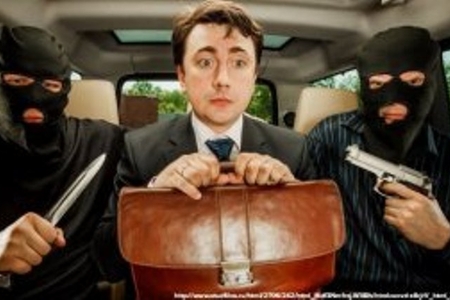 16 yaşlı Füzuli sakinindən təhdid yolu ilə 610 min manatlıq qızıl ələ keçirdilər