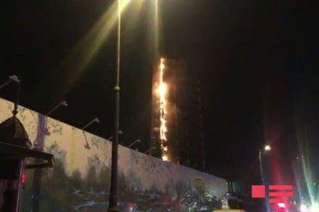 Bakıda çoxmərtəbəli binada söndürülən yanğın yenidən alovlanıb Bakıda çoxmərtəbəli binada söndürülən yanğın yenidən alovlanıb