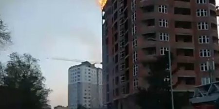 Bakıda yeni tikilən binada başlayan yanğın söndürülüb (YENİLƏNİB)