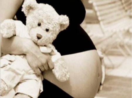 Azərbaycanda daha bir rəzalət: 7-ci sinif şagirdi qardaşından hamilə qaldı