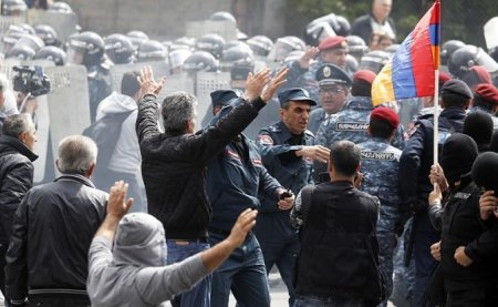 В Ереване революция - Прямой эфир