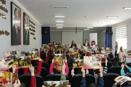 “Nar” Ümumdünya kitab günündə uşaqları hədiyyələrlə təbrik etdi - FOTOLAR