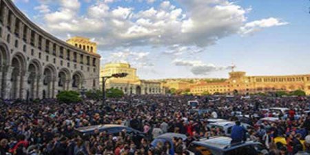 Ermənistanda hakim koalisiya dağıldı