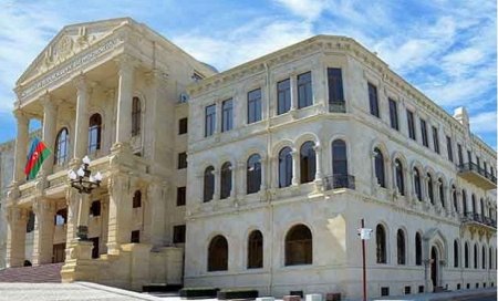 Qanunsuz dərman satışı ilə məşğul olan 5 vəzifəli şəxs həbs edildi