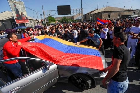Ermənistan üçün gerisayım başladı - İrəvan iki od arasında