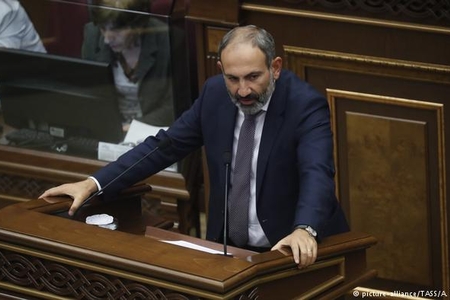 Ermənistanın “başından böyük danışan” baş nazirinin 2 xətası Ermənistanın “başından böyük danışan” baş nazirinin 2 xətası