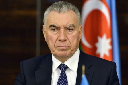 Əli Həsənov qaçqınları xələfinin üstünə qaldırdı