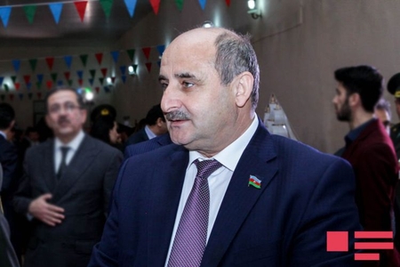 Çingiz Qənizadə: “Rüstəm İbrahimbəyov böyük qardaşların yanında yaxşı olmaq üçün öz xalqını aşağılayır”