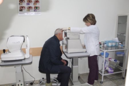 Nəsimi rayonunda aztəminatlı ailələrin göz müayinəsi təşkil edildi - FOTOLAR
