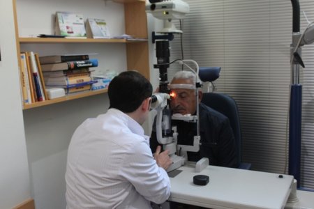 Nəsimi rayonunda aztəminatlı ailələrin göz müayinəsi təşkil edildi - FOTOLAR