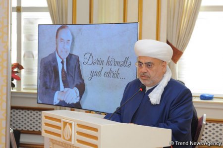 Əli Həsənov: "Heydər Əliyev Azərbaycanda dövlət-din münasibətlərinin nümunəvi modelini yaratdı" - FOTOLAR