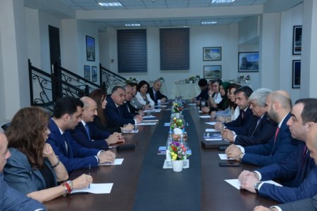 Nəsimi rayon İcra Hakimiyyətinin Başçısı Türkiyə Respublikasının İzmit Bələdiyyəsi nümayəndələrini qəbul etmişdir - FOTOLAR 