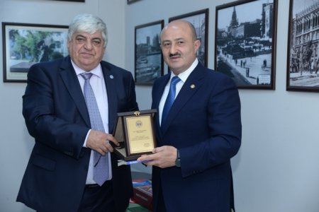 Nəsimi rayon İcra Hakimiyyətinin Başçısı Türkiyə Respublikasının İzmit Bələdiyyəsi nümayəndələrini qəbul etmişdir - FOTOLAR