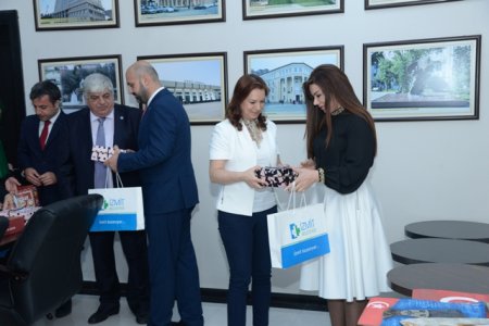 Nəsimi rayon İcra Hakimiyyətinin Başçısı Türkiyə Respublikasının İzmit Bələdiyyəsi nümayəndələrini qəbul etmişdir - FOTOLAR 