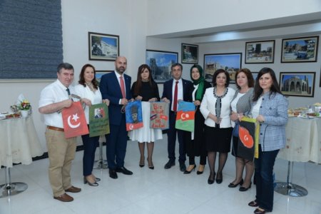 Nəsimi rayon İcra Hakimiyyətinin Başçısı Türkiyə Respublikasının İzmit Bələdiyyəsi nümayəndələrini qəbul etmişdir - FOTOLAR 