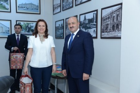 Nəsimi rayon İcra Hakimiyyətinin Başçısı Türkiyə Respublikasının İzmit Bələdiyyəsi nümayəndələrini qəbul etmişdir - FOTOLAR 