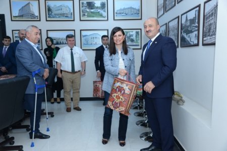 Nəsimi rayon İcra Hakimiyyətinin Başçısı Türkiyə Respublikasının İzmit Bələdiyyəsi nümayəndələrini qəbul etmişdir - FOTOLAR 