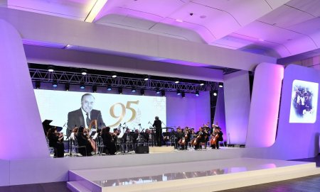 Prezident ailəsi ilə Bakıda keçirilən təntənəli mərasimdə — FOTOLAR + YENİLƏNİB