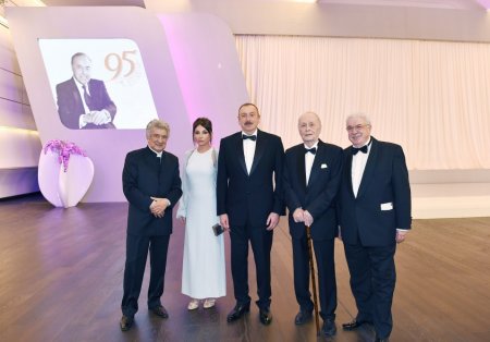 Prezident ailəsi ilə Bakıda keçirilən təntənəli mərasimdə — FOTOLAR + YENİLƏNİB