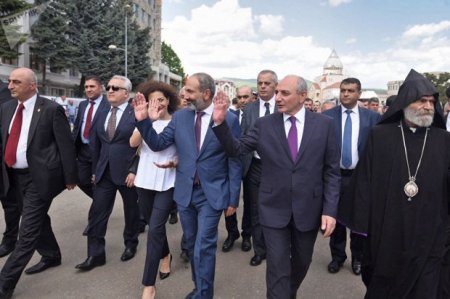 Daşnaklar da Qarabağ səhvinə görə Paşinyana qarşı çıxdılar