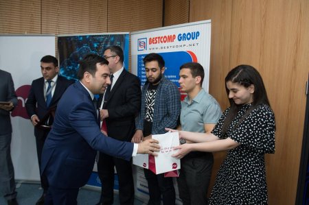 “Nar” Ümumrespublika İnformatika Olimpiadasının qaliblərini mükafatlandırdı