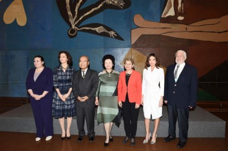 Mehriban Əliyeva Parisdə konfransda (FOTOLAR)