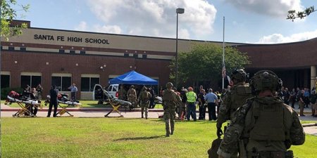 ABŞ-da orta məktəbdə atışma: 10 nəfər öldü