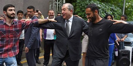 Sarkisyan Azərbaycan havasına oynadı (VİDEO)