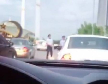 Yol polisləri iftar vaxtı sürücülərə su və xurma payladı - İBRƏTAMİZ...