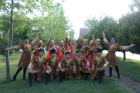 Nəsimi rayonunda Azərbaycan Xalq Cümhuriyyətinin 100 illiyi münasibəti ilə “Cümhuriyyətin yaşıdları” adlı tədbir keçirildi - FOTOLAR