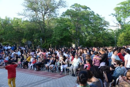 Nəsimi rayonunda Azərbaycan Xalq Cümhuriyyətinin 100 illiyi münasibəti ilə “Cümhuriyyətin yaşıdları” adlı tədbir keçirildi - FOTOLAR