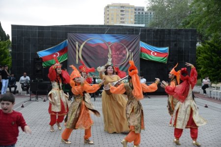 Nəsimi rayonunda Azərbaycan Xalq Cümhuriyyətinin 100 illiyi münasibəti ilə “Cümhuriyyətin yaşıdları” adlı tədbir keçirildi - FOTOLAR