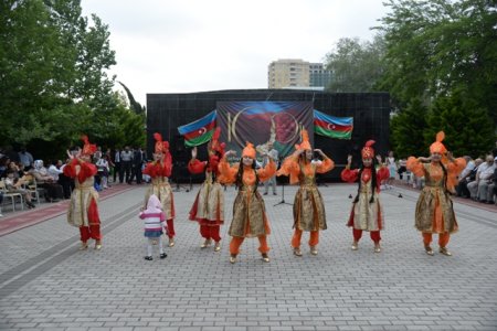 Nəsimi rayonunda Azərbaycan Xalq Cümhuriyyətinin 100 illiyi münasibəti ilə “Cümhuriyyətin yaşıdları” adlı tədbir keçirildi - FOTOLAR