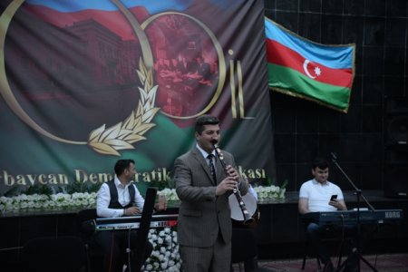 Nəsimi rayonunda Azərbaycan Xalq Cümhuriyyətinin 100 illiyi münasibəti ilə “Cümhuriyyətin yaşıdları” adlı tədbir keçirildi - FOTOLAR