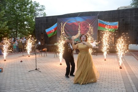 Nəsimi rayonunda Azərbaycan Xalq Cümhuriyyətinin 100 illiyi münasibəti ilə “Cümhuriyyətin yaşıdları” adlı tədbir keçirildi - FOTOLAR