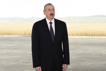 Prezident İlham Əliyev: "Azərbaycanın ərzaq təhlükəsizliyi məsələsi öz həllini tapacaq" Prezident İlham Əliyev: "Azərbaycanın ərzaq təhlükəsizliyi məsələsi öz həllini tapacaq"