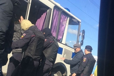 Azərbaycanlıları Rusiya bazarlarından çıxarırlar - bir topla iki hədəf Azərbaycanlıları Rusiya bazarlarından çıxarırlar - bir topla iki hədəf