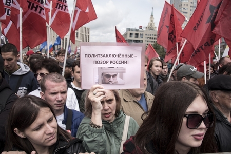 Mundial öncəsi Putinə müxalif gənclər susdurulur və həbs edilir