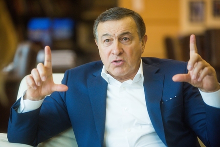 Azərbaycanlı milyarder dünya çempionatına görə öz cibindən xərclədi - amma 2 milyardlıq kontrakt bağladı