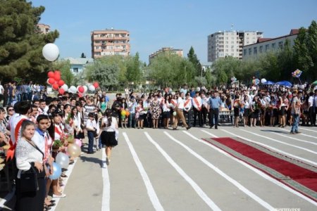 Şagirdlərini təbrik edən zaman öldü - Son zəng günü ölən müəllimlə bağlı AÇIQLAMA