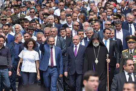 Paşinyanın 40 günü - “stəkanda fırtına” siyasəti bitir