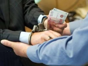 Azərbaycanlı biznesmen polisə rüşvət təklif etdiyinə görə həbs olundu Azərbaycanlı biznesmen polisə rüşvət təklif etdiyinə görə həbs olundu