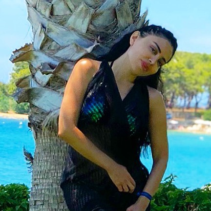 Aparıcı Nanənin çimərlik geyimində FOTOLARI YAYILDI