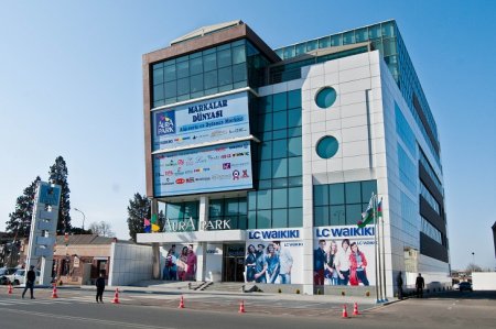 Mikayıl Cabbarovun işçisi qumarxanaya 