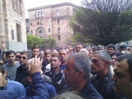 Ermənistanda yenə ara qarışdı Ermənistanda yenə ara qarışdı