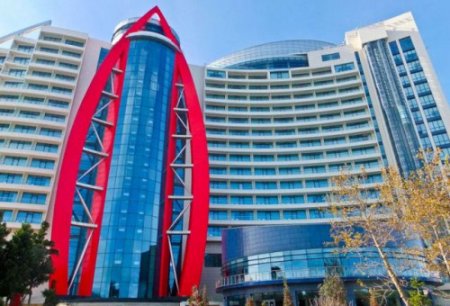 Bakıdakı məşhur çimərlikdə əhalini “soyurlar” - Dənizdə 1 saat üzmək 35 manat!