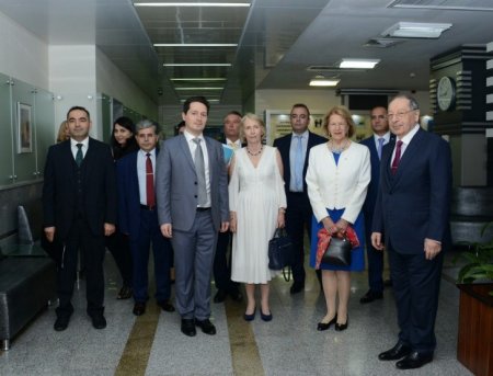 Milli Onkologiya Mərkəzində Baronessa Emma Nikolson ilə görüş olub- VİDEO