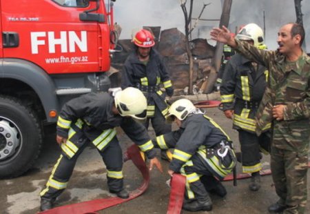 Bakıda çayxana yandı