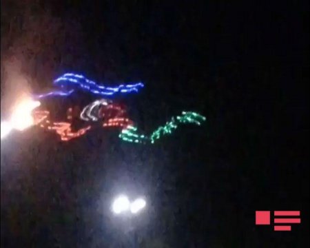 Bayraq meydanında yanğın - Foto